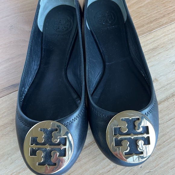 Tory Burch shoe .Black  Flat heel - Picture 1 of 4